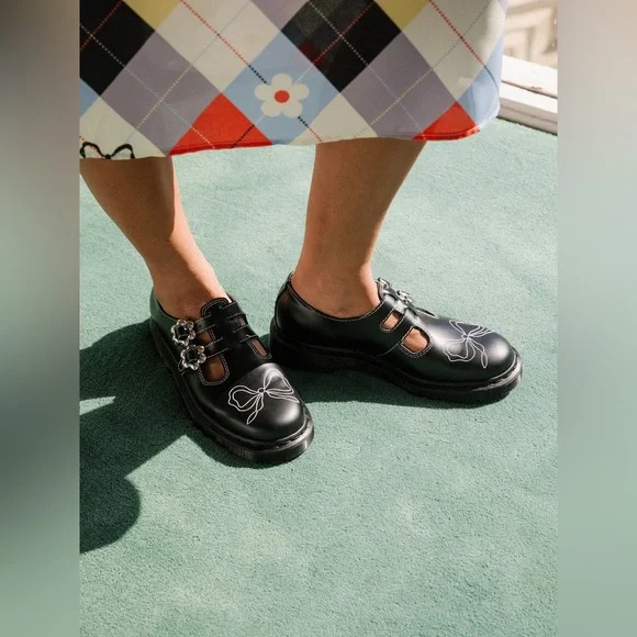 Lisa Says Gah - Claire Mary Jane - Picture 3 of 4